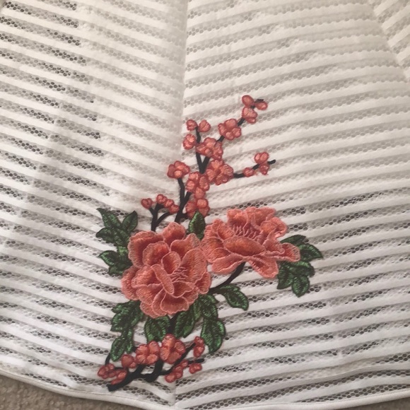 Quiz White Meshed Skit lines with floral - Picture 4 of 6